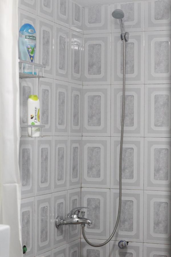 Tufina Hostel Тирана Экстерьер фото
